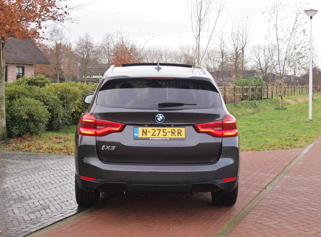 BMW X3 iX3 Executive 80 kWh | SOH 100% | Panoramadak | Camera | Sfeerverlichting | Apple Carplay |