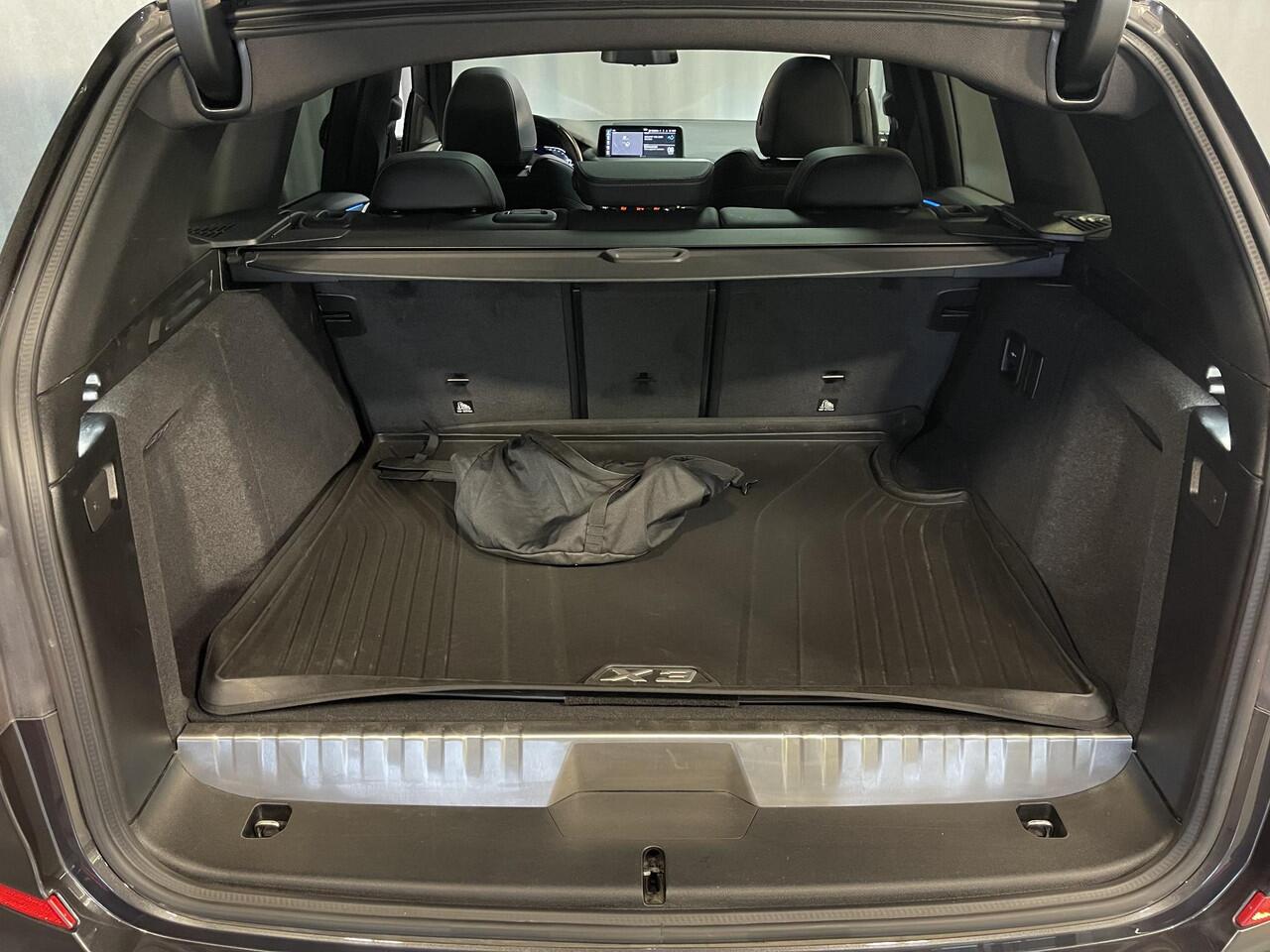 BMW X3 xDrive30e High Executive M Sport 19"/Leder/Panoramadak/Trekhaak/Keyless/Head-up/Stoelverwarming/Sfeerverlichting/Camera/Apple Carplay & Android Auto