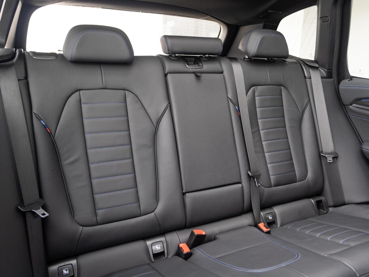 BMW X3 xDrive30e | M Sportpakket | M Sport Stoelen | Head-Up Display | Panoramadak | Stuurwielrand verwarmd | Comfort Access | Achteruitrijcamera | 21''