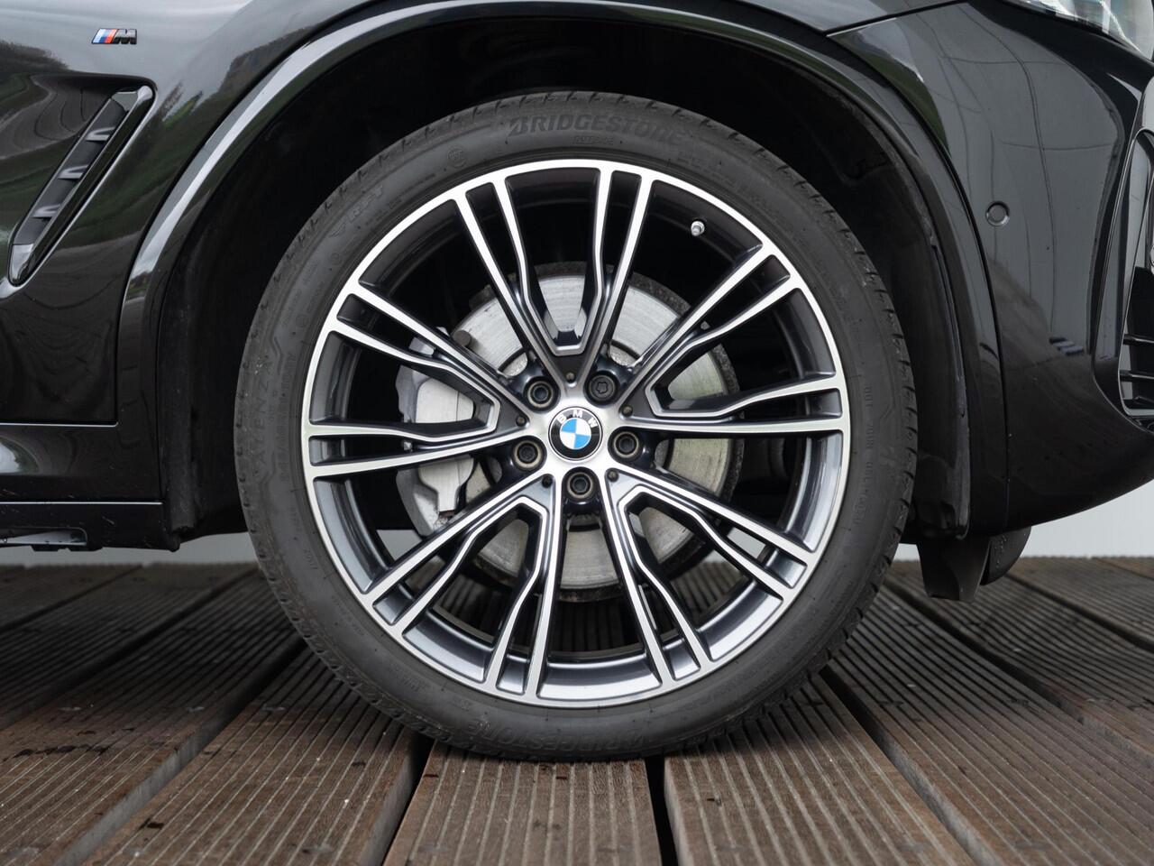 BMW X3 xDrive30e | M Sportpakket | M Sport Stoelen | Head-Up Display | Panoramadak | Stuurwielrand verwarmd | Comfort Access | Achteruitrijcamera | 21''