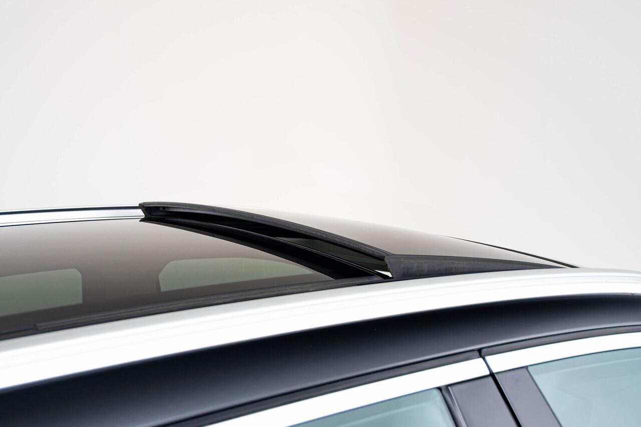 BMW X3 xDrive30e xLine - Panoramadak - Sportstoelen - Elektrisch verwarmde voorstoelen - HiFi - PDC voor/achter - Ambiance verlichting - Automatisch dimmende binnenspiegel -