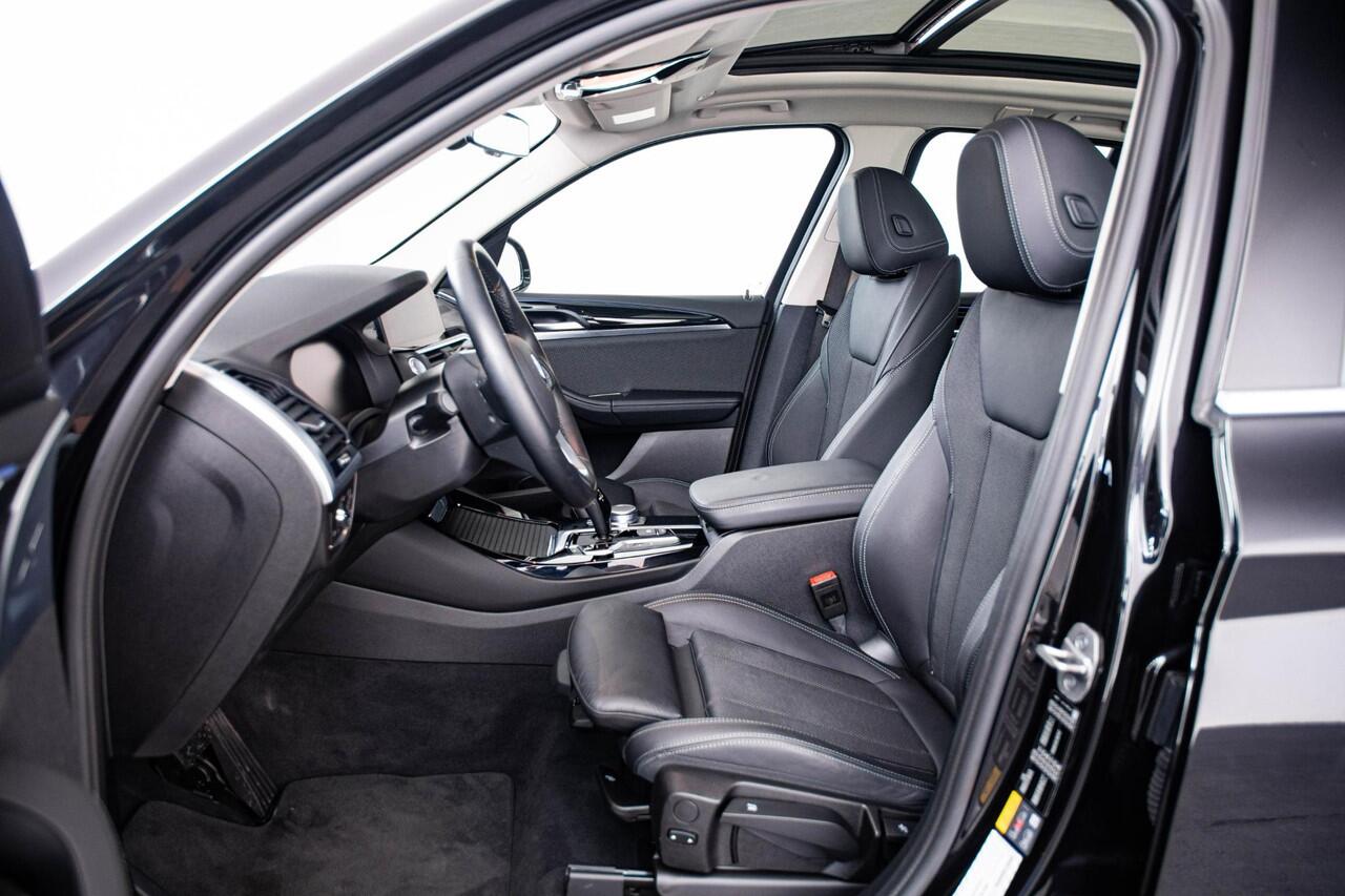 BMW X3 xDrive30e xLine - Panoramadak - Sportstoelen - Elektrisch verwarmde voorstoelen - HiFi - PDC voor/achter - Ambiance verlichting - Automatisch dimmende binnenspiegel -