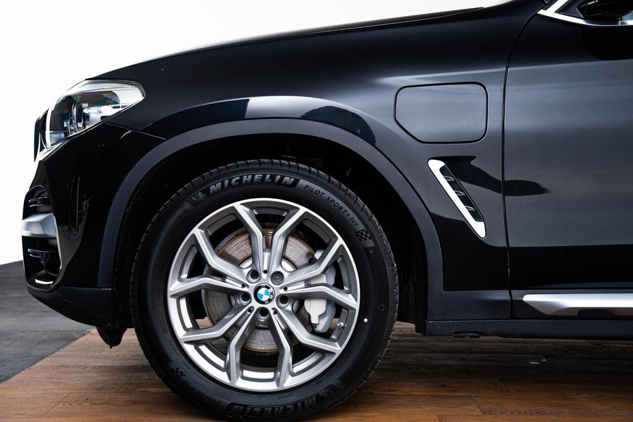 BMW X3 xDrive30e xLine - Panoramadak - Sportstoelen - Elektrisch verwarmde voorstoelen - HiFi - PDC voor/achter - Ambiance verlichting - Automatisch dimmende binnenspiegel -