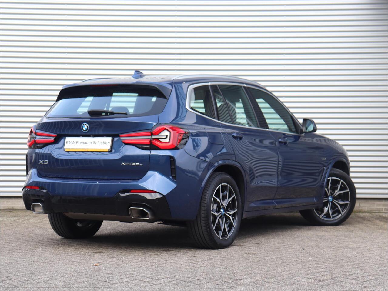 BMW X3 xDrive30e | High Executive | M Sportpakket | Parking Pack | Laserlight | Sportstoelen | Apple Carplay | Hi-Fi | 19'' LMV
