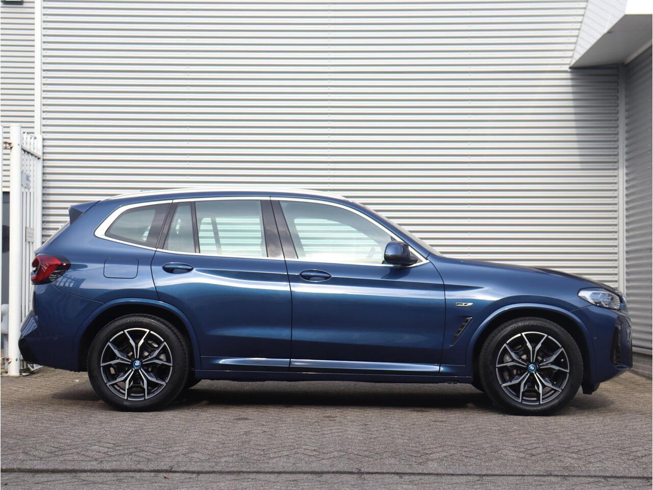 BMW X3 xDrive30e | High Executive | M Sportpakket | Parking Pack | Laserlight | Sportstoelen | Apple Carplay | Hi-Fi | 19'' LMV