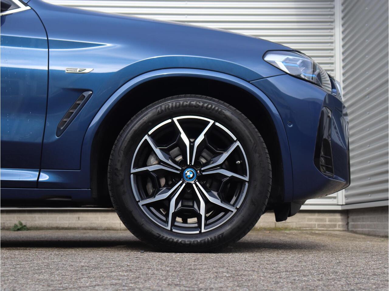 BMW X3 xDrive30e | High Executive | M Sportpakket | Parking Pack | Laserlight | Sportstoelen | Apple Carplay | Hi-Fi | 19'' LMV