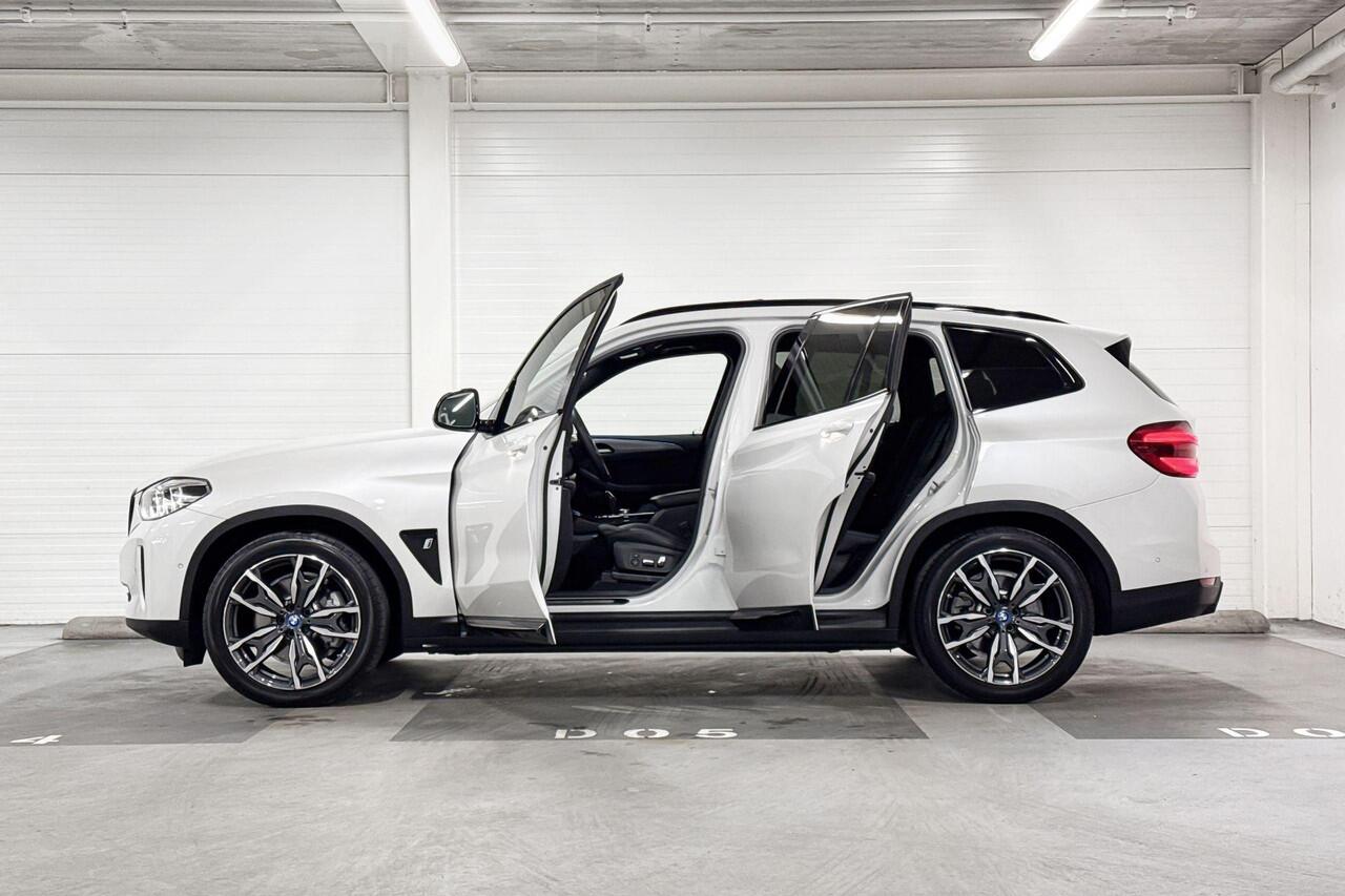 BMW X3 iX3 High Executive 80 kWh Schuifdak | M Sport wielen | Leder | Harman Kardon | trekhaak | Head Up display