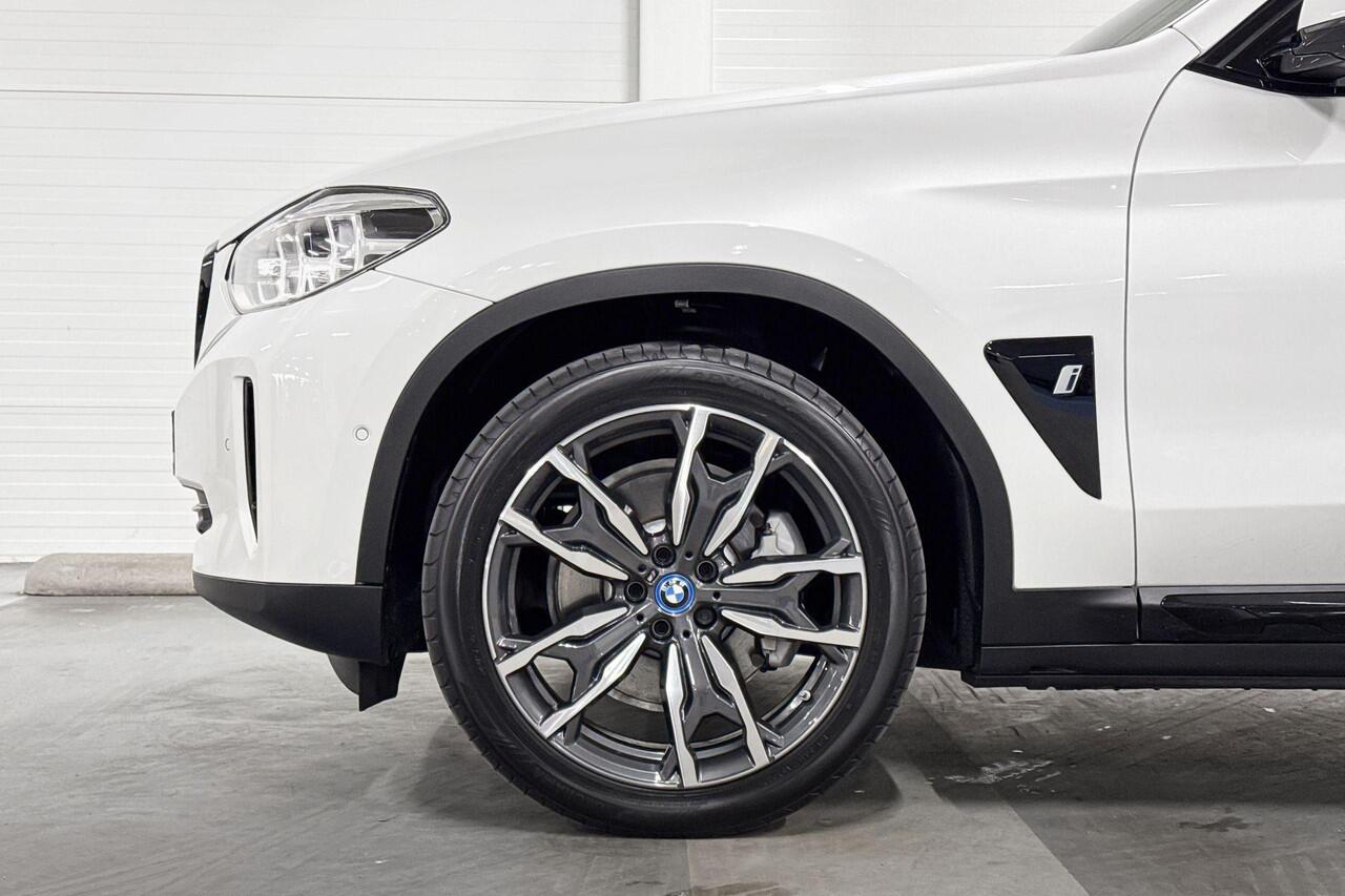 BMW X3 iX3 High Executive 80 kWh Schuifdak | M Sport wielen | Leder | Harman Kardon | trekhaak | Head Up display