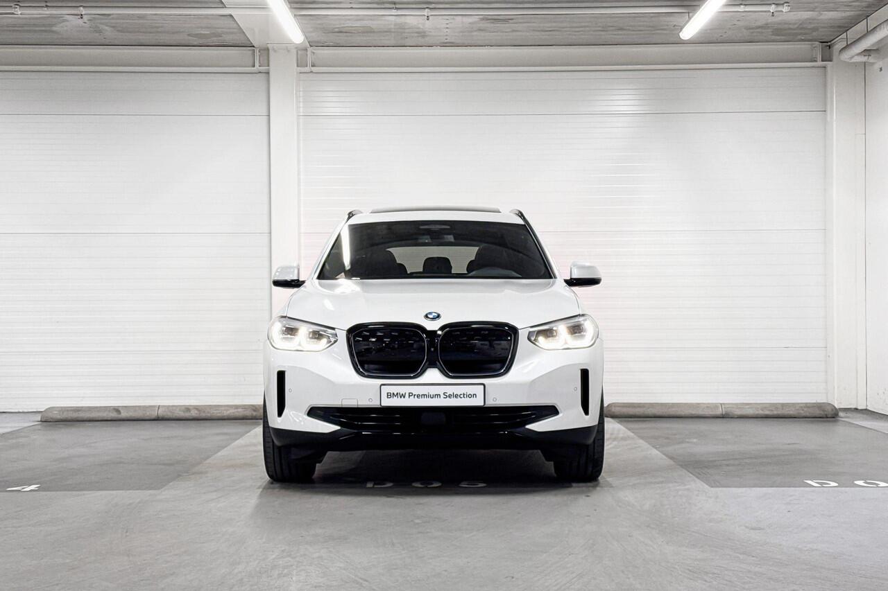 BMW X3 iX3 High Executive 80 kWh Schuifdak | M Sport wielen | Leder | Harman Kardon | trekhaak | Head Up display