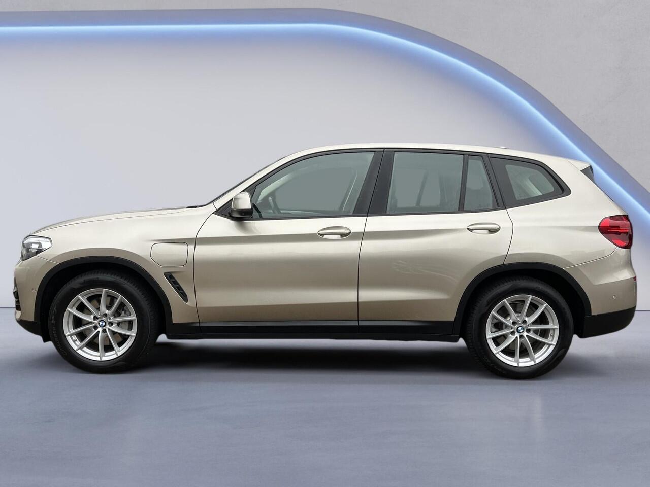 BMW X3 xDrive30e High Executive /Apple Carplay/360° camera/Head-up/Safety pack/Stoel-stuurverw./Elektr. klep/Adaptief onderst./Adaptief Cruise/DAB+/3-zone airco/(MET GARANTIE*)