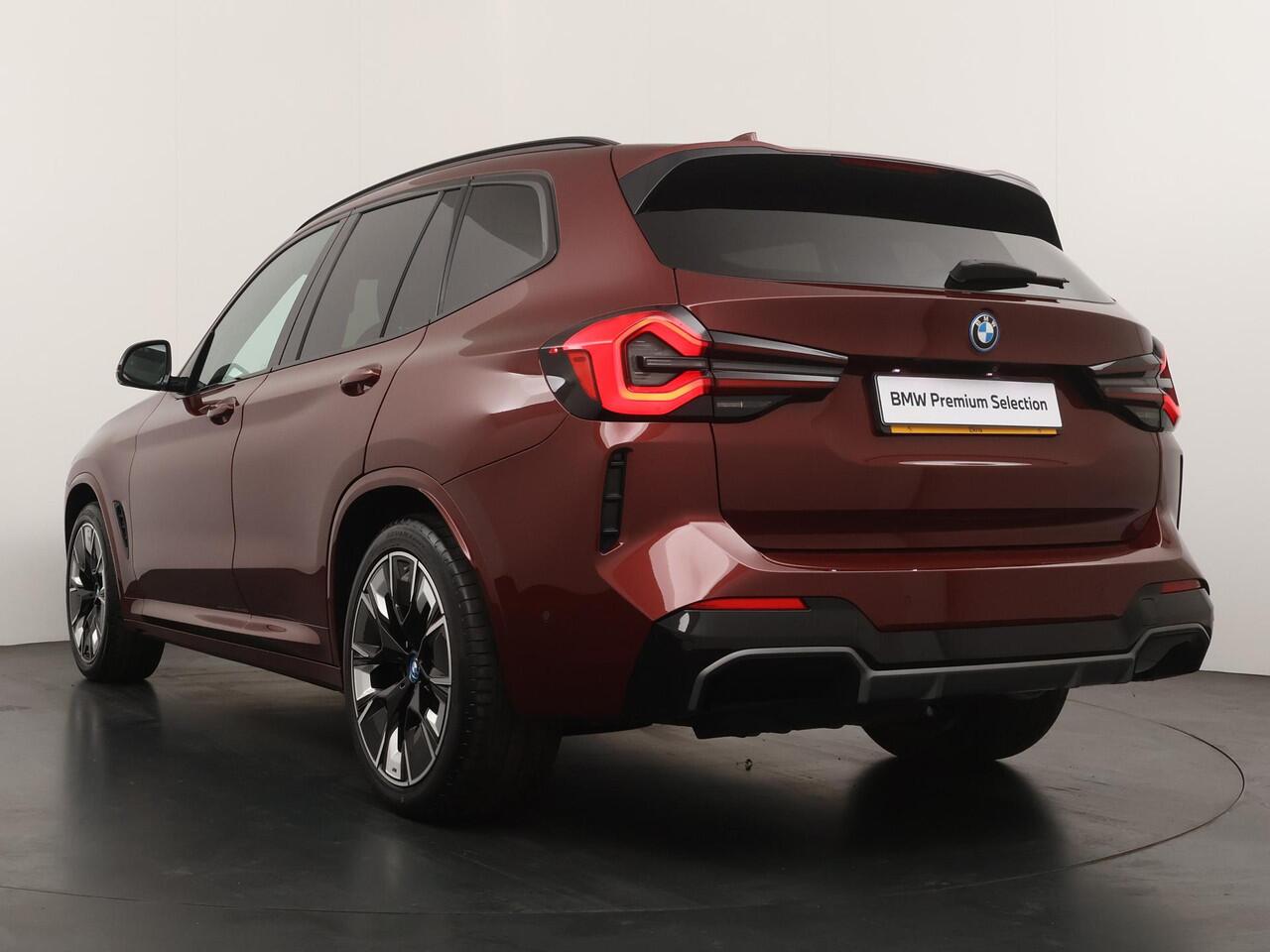 BMW X3 iX3 High Executive 80 kWh | M Sport | Trekhaak | Panoramisch dak | 20" | Head-Up | Harman Kardon |