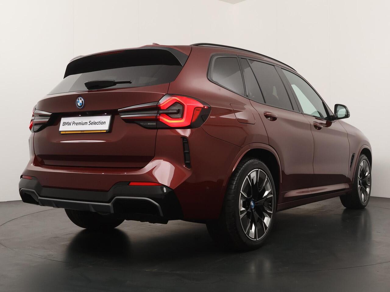 BMW X3 iX3 High Executive 80 kWh | M Sport | Trekhaak | Panoramisch dak | 20" | Head-Up | Harman Kardon |