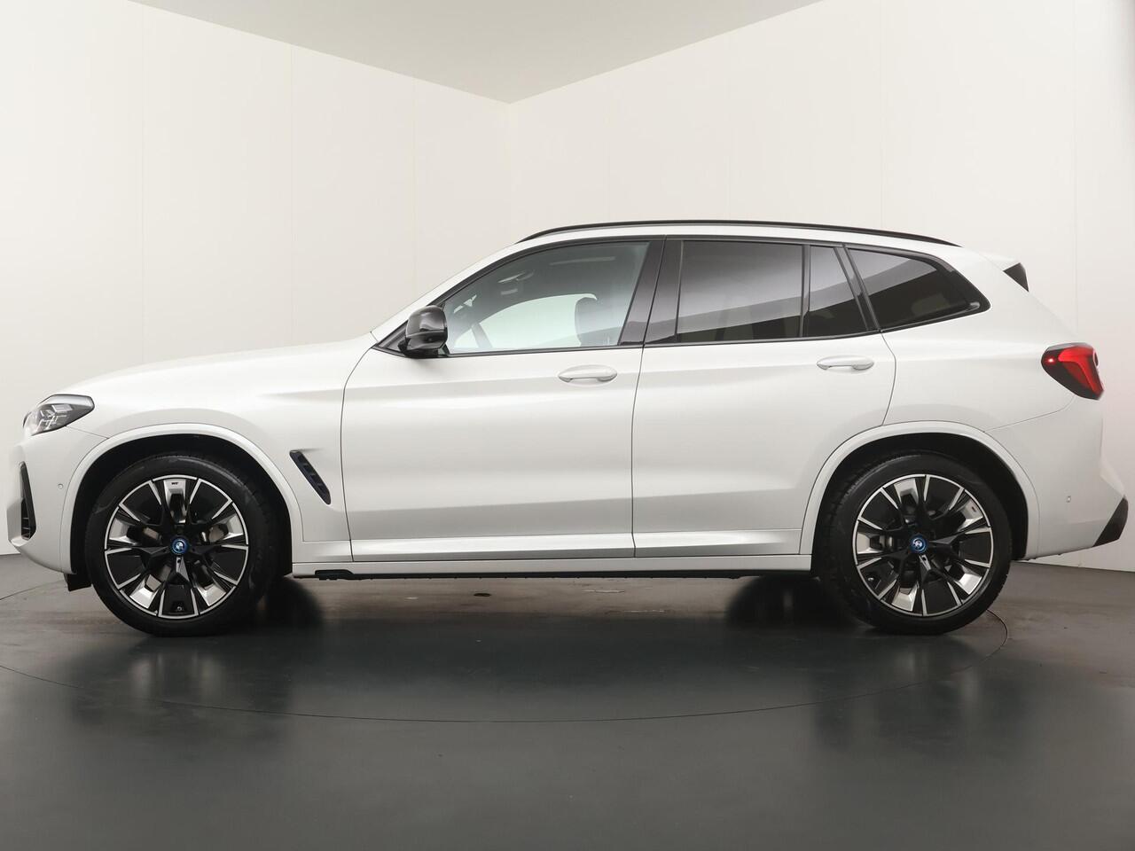 BMW X3 iX3 High Executive 80 kWh | M Sport | 20" | Panoramisch dak | Driving Assistant Professional | Head-Up | Harman Kardon |