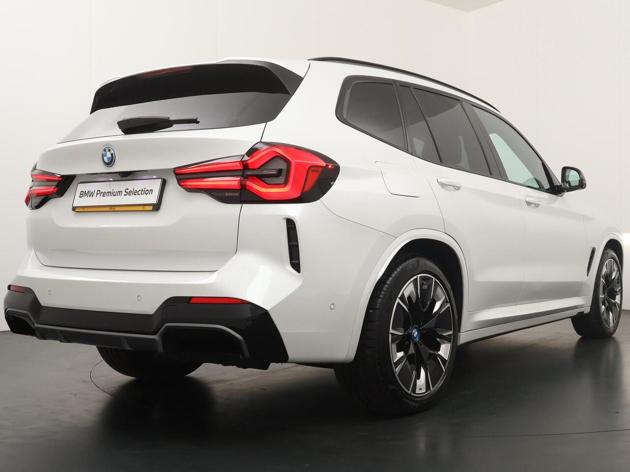 BMW X3 iX3 High Executive 80 kWh | M Sport | 20" | Panoramisch dak | Driving Assistant Professional | Head-Up | Harman Kardon |