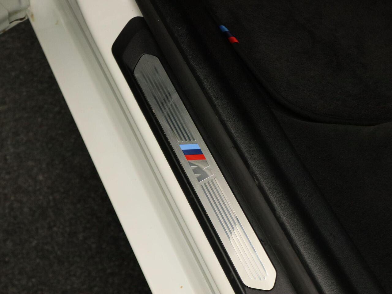 BMW X3 xDrive30e High Executive | M Sportpakket | HIFI | Laserlicht | Panoramadak | 19"