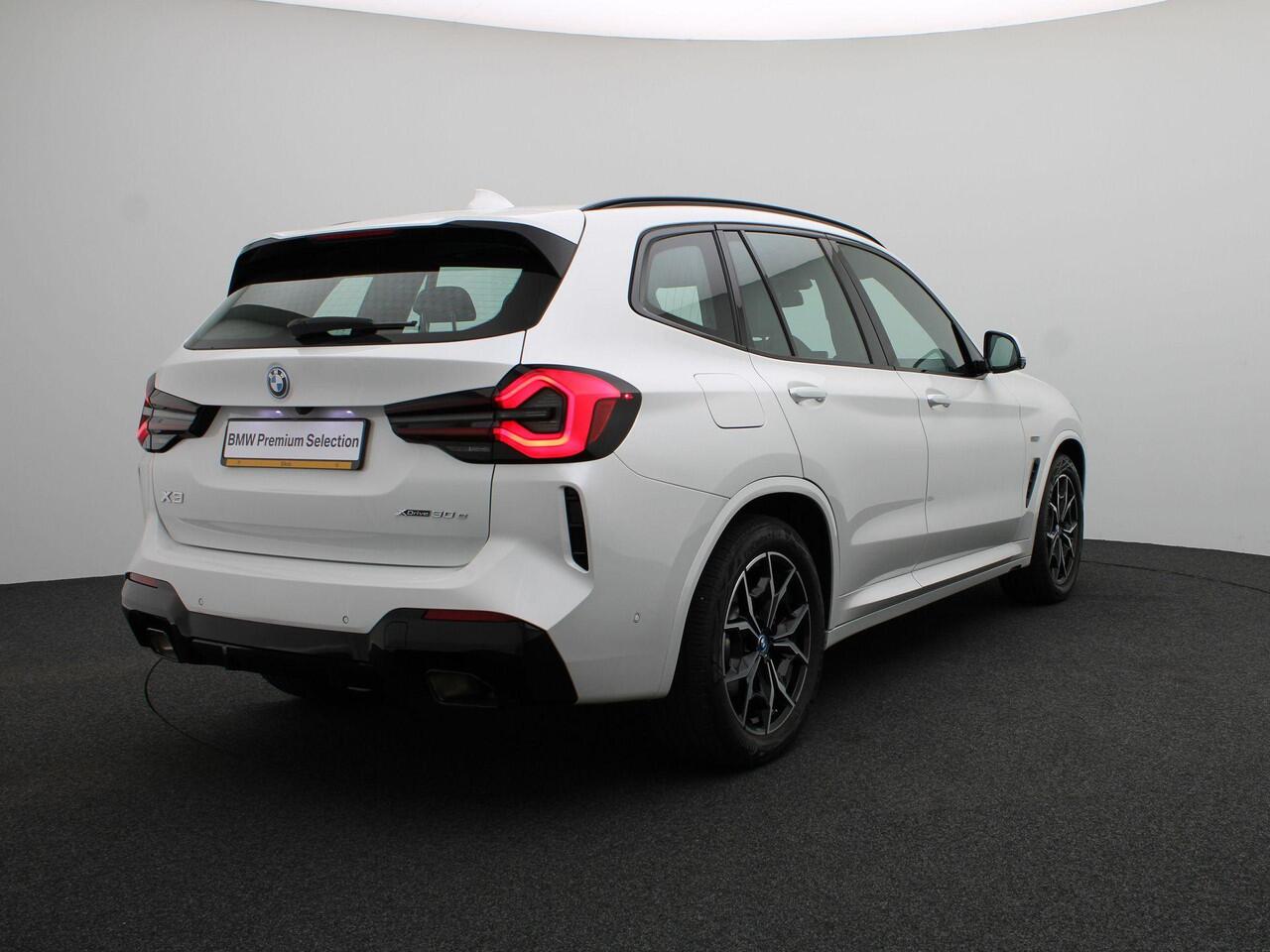 BMW X3 xDrive30e High Executive | M Sportpakket | HIFI | Laserlicht | Panoramadak | 19"