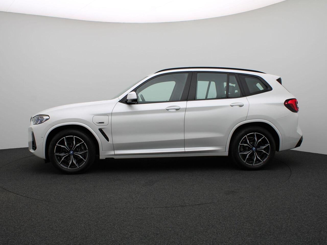 BMW X3 xDrive30e High Executive | M Sportpakket | HIFI | Laserlicht | Panoramadak | 19"