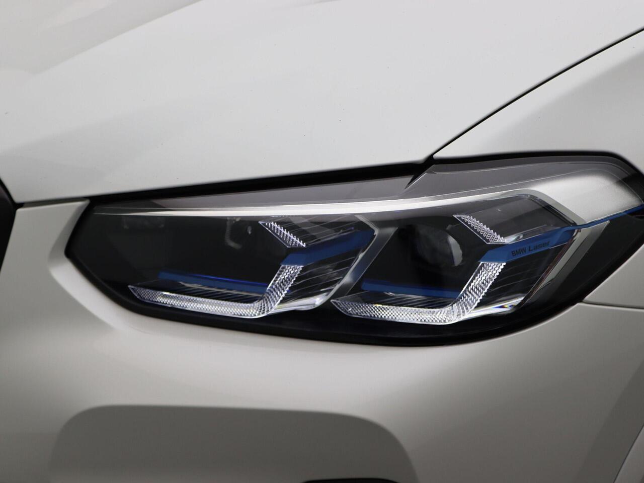 BMW X3 xDrive30e High Executive | M Sportpakket | HIFI | Laserlicht | Panoramadak | 19"