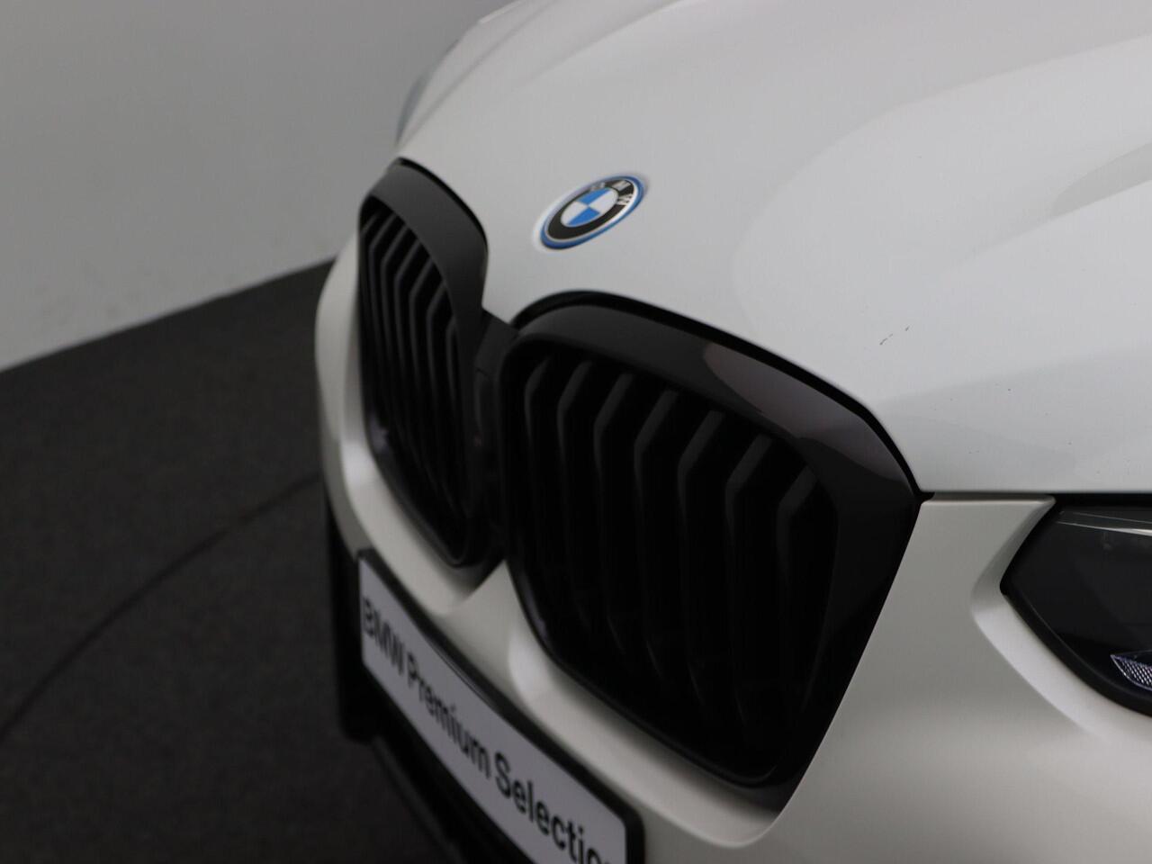 BMW X3 xDrive30e High Executive | M Sportpakket | HIFI | Laserlicht | Panoramadak | 19"