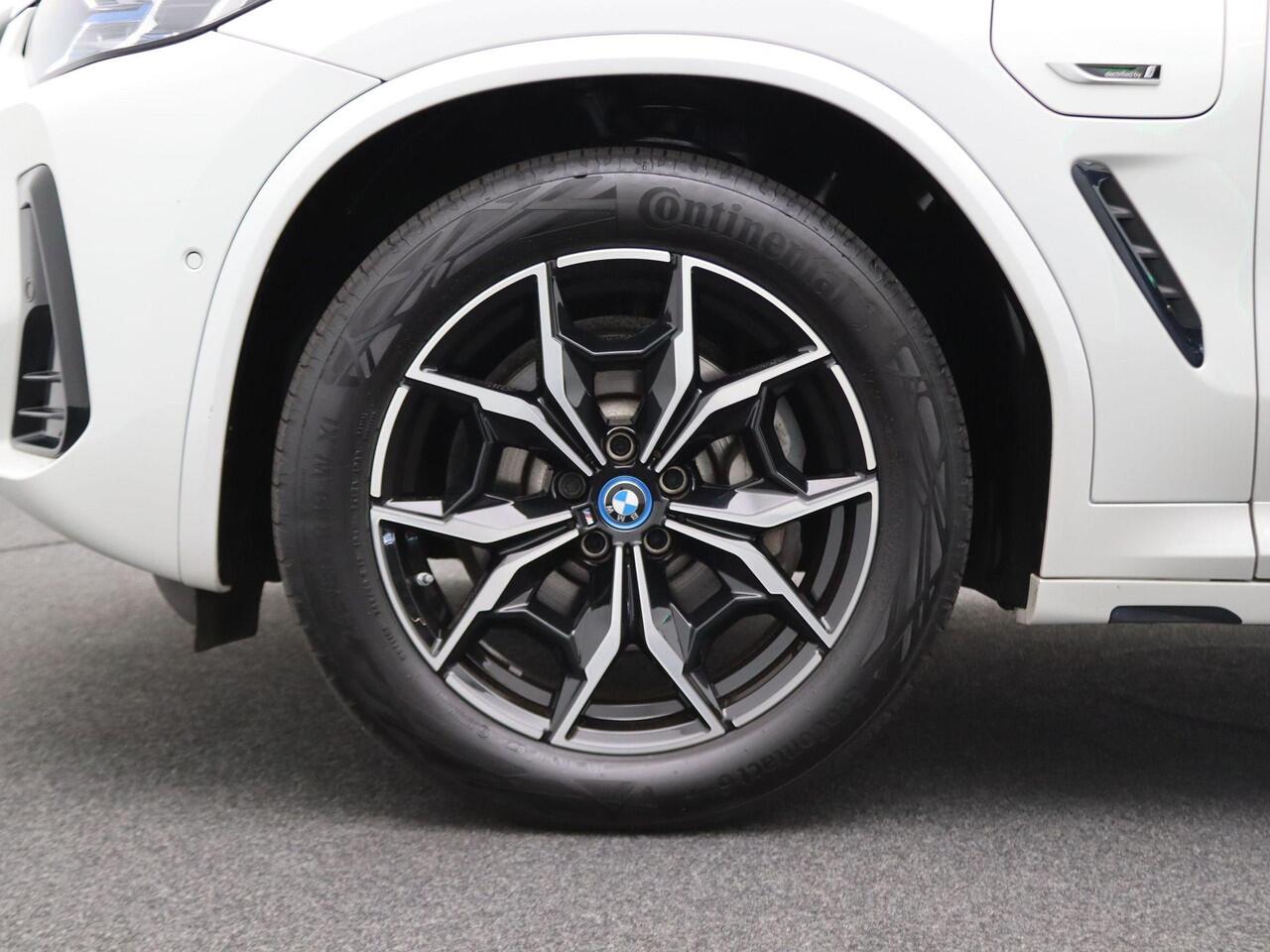 BMW X3 xDrive30e High Executive | M Sportpakket | HIFI | Laserlicht | Panoramadak | 19"