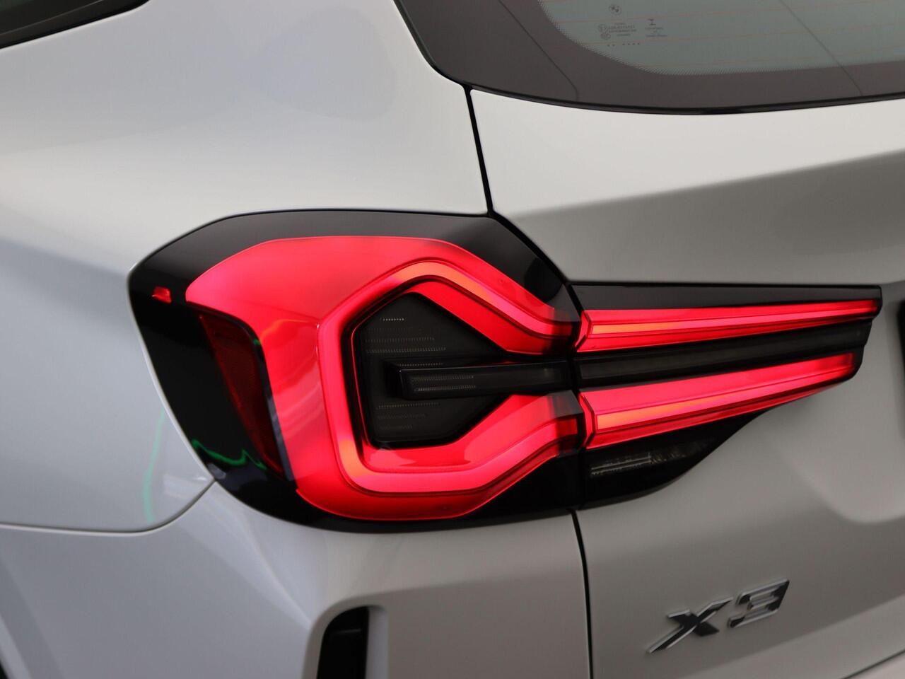 BMW X3 xDrive30e High Executive | M Sportpakket | HIFI | Laserlicht | Panoramadak | 19"