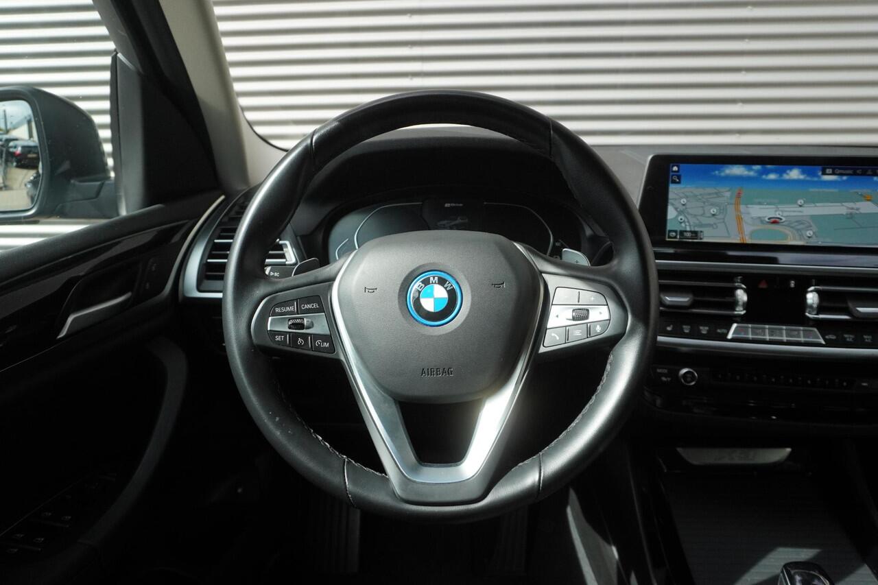 BMW X3 xDrive30e Trekhaak met elektrisch wegklapbare kogel | Parking Assistant Plus | Extra getint glas | 19 inch LM Y-spaak (Styling 693) in Ferric Grau