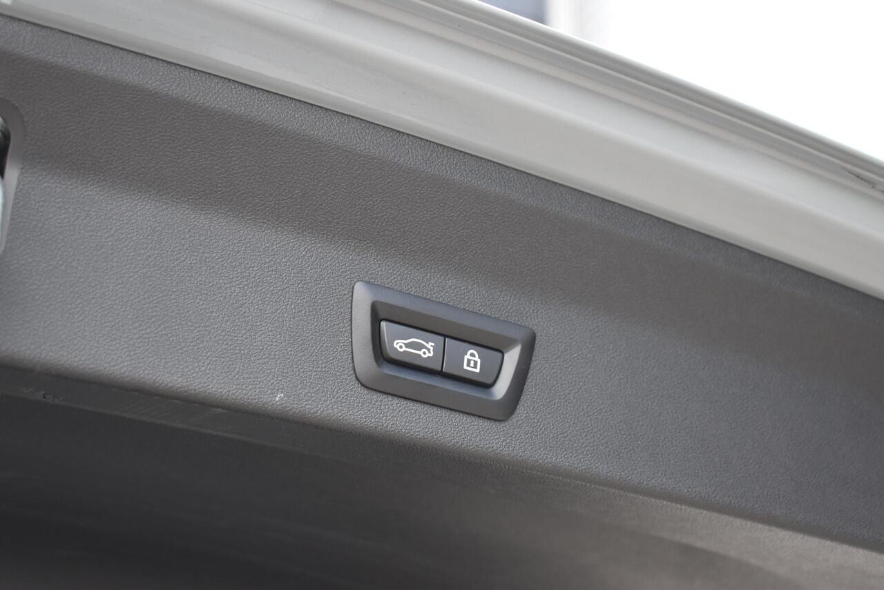 BMW X3 xDrive30e M Sport Pano | Laser | Brooklyngrau | Trekhaak | Leder | Comfort Access | HeadUp Display | Sfeerverlichting | BTW | Camera | Dodehoekassistent