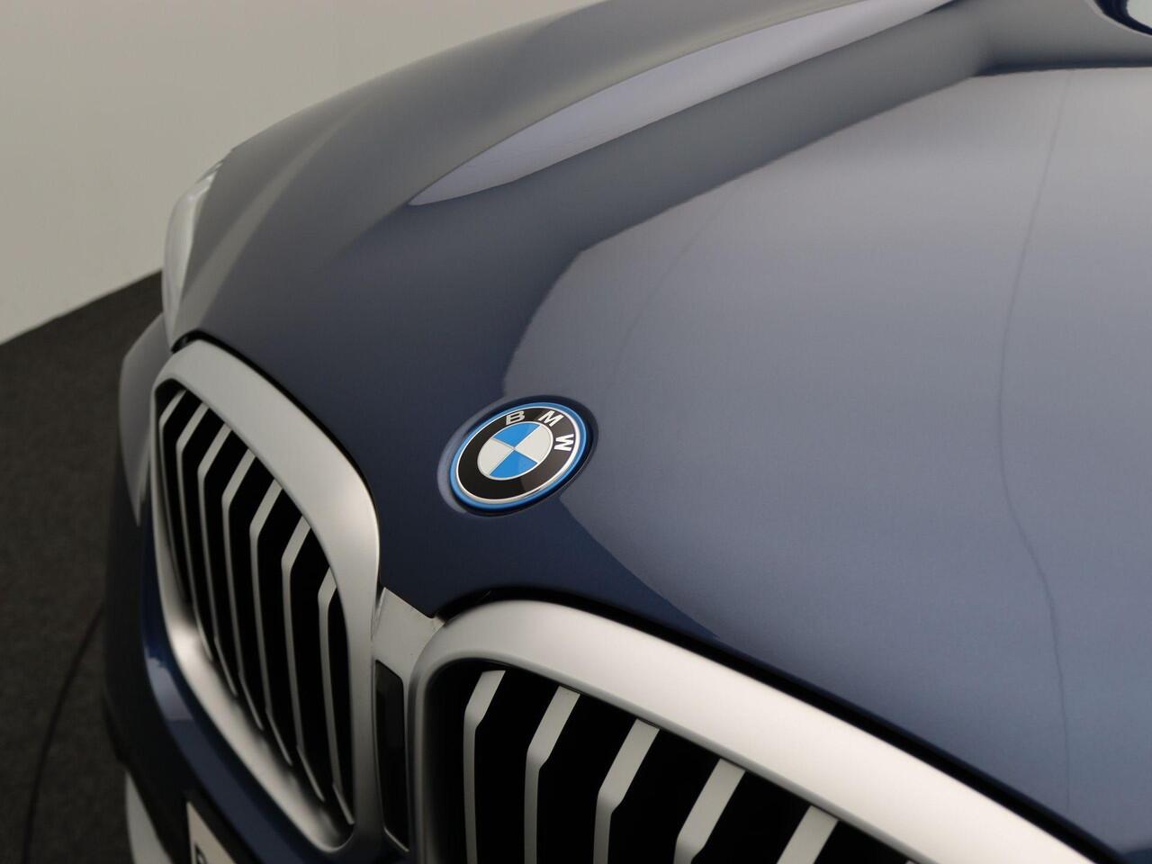 BMW X3 xDrive30e High Executive | Trekhaak | Sportstoelen | Laserlight | Parking Assistant | DAB | HiFi | 18''