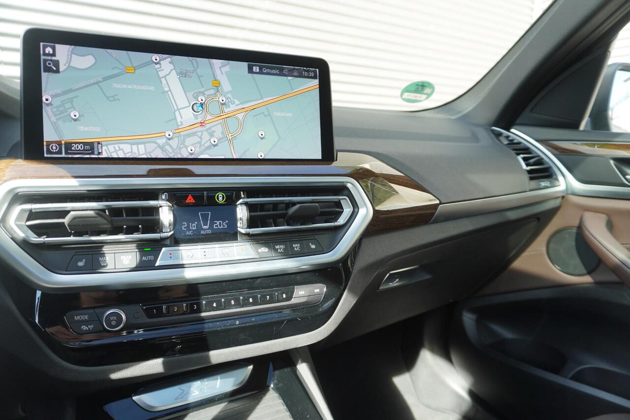 BMW X3 xDrive30e High Executive | Glazen panoramadak | BMW Head-Up Display | Elektrisch verwarmde voorstoelen | Geluidswerende ramen | Achteruitrijcamera