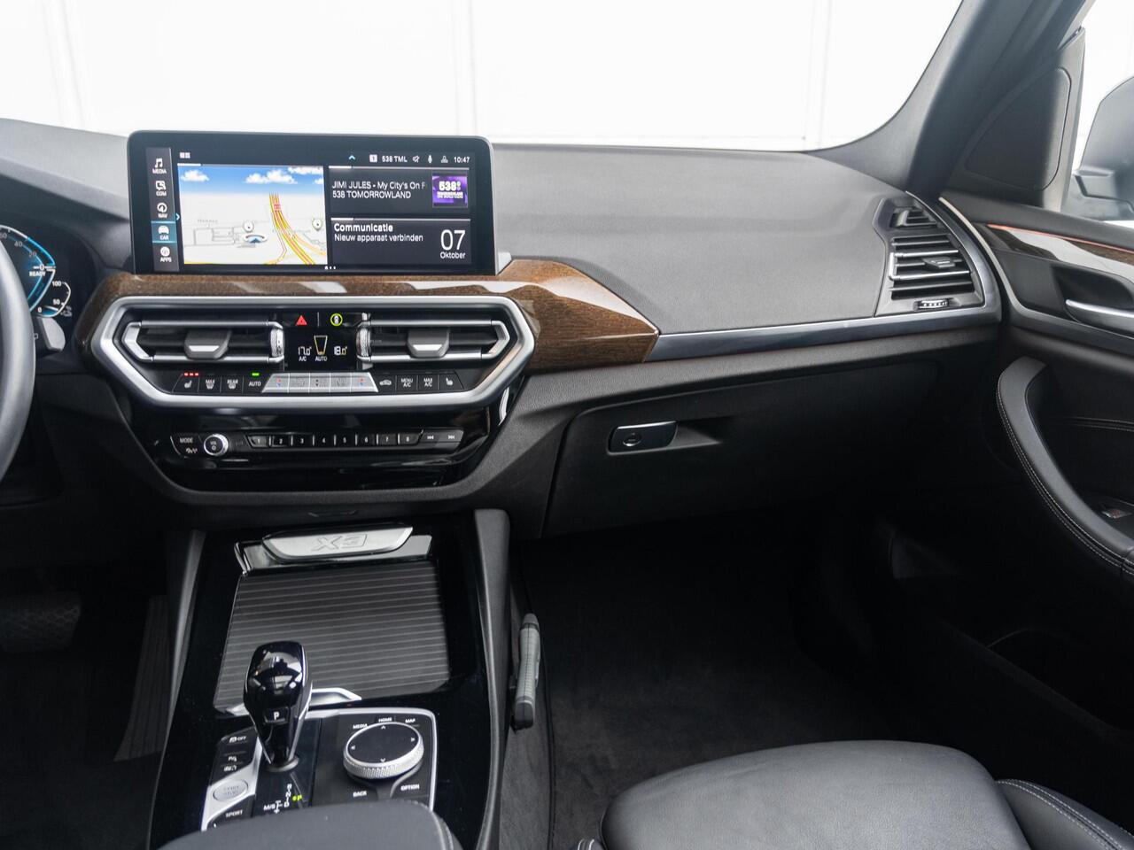 BMW X3 xDrive30e | High Executive | Business Edition | 20 inch | Glazen panoramadak | Driving Assistant | BMW Laserlight | Head-Up Display | HiFi System