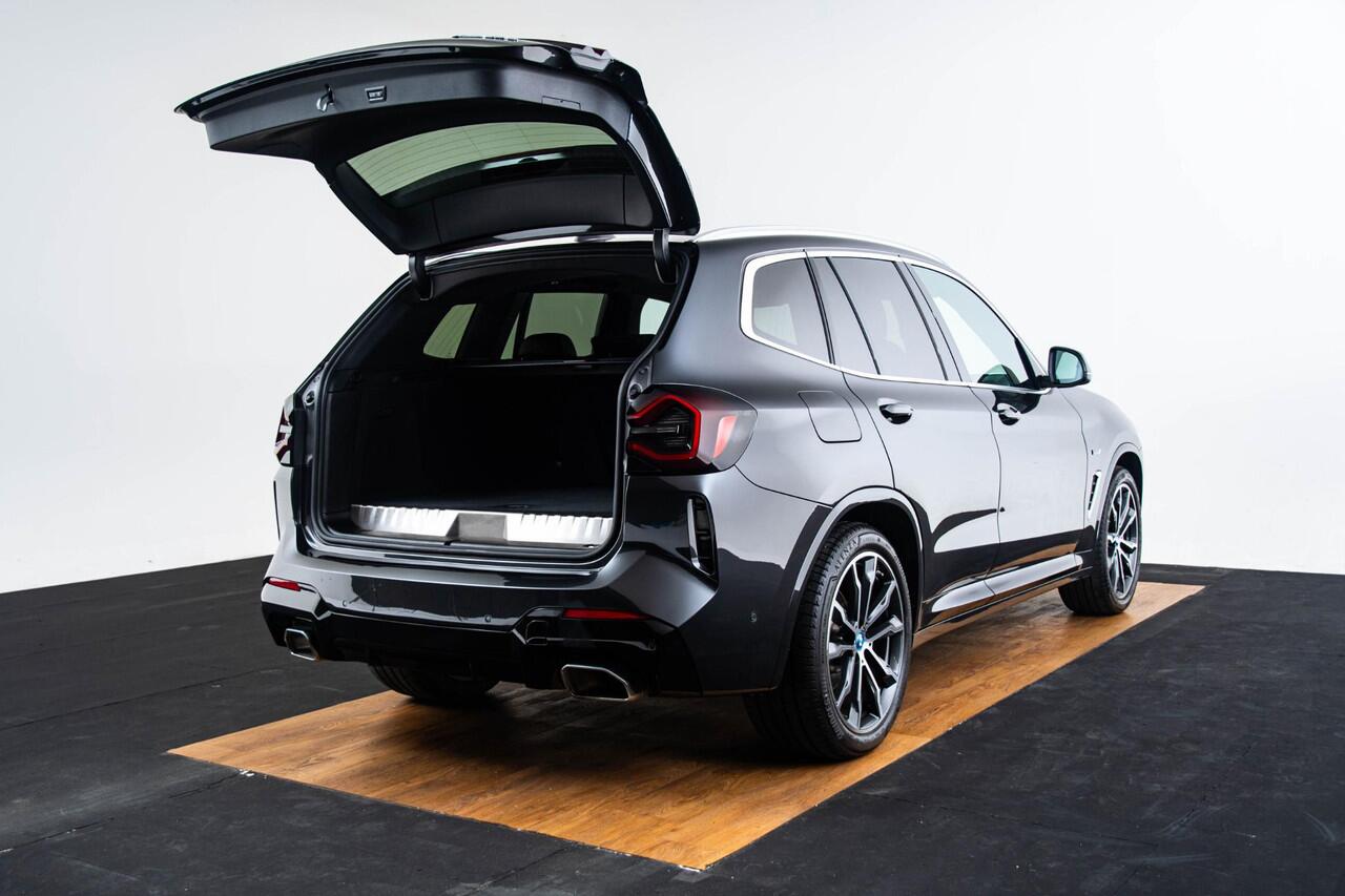 BMW X3 xDrive30e High Executive M Sport - Panoramadak - parking/Driving Assistant - Head up - Elektrisch verwarmde voorstoelen - Getinte Ruiten - Comfort Access - Ambiance verlichting - Hifi - Sportstoelen -