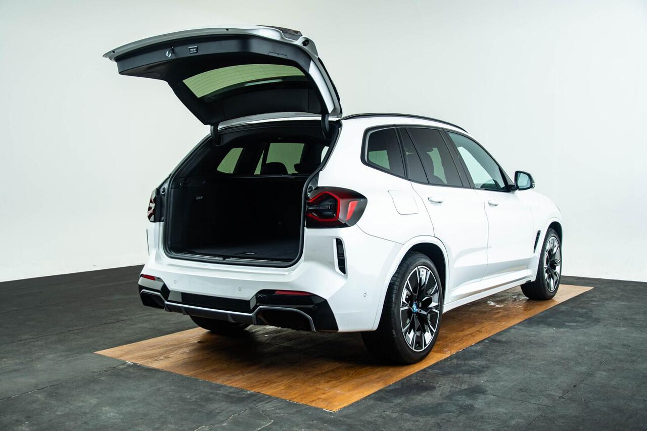 BMW X3 iX3 High Executive 80 kWh Head up - Comfort Access - Parking Assistant Plus - Driving Assistant Professional - Getinte/Geluiddempende Ruiten - Harman Kardon - Elektrisch verwarmde voorstoelen - Sportstoelen -