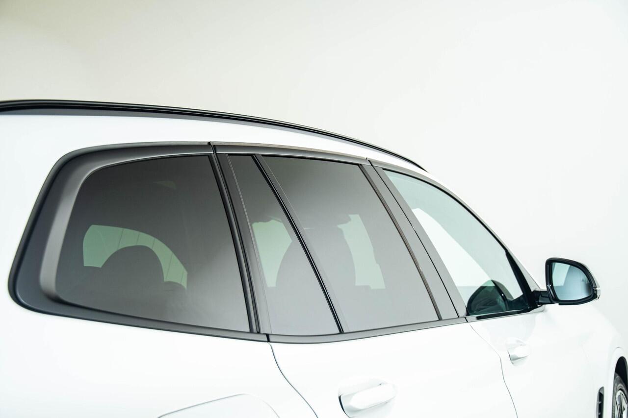 BMW X3 iX3 High Executive 80 kWh Head up - Comfort Access - Parking Assistant Plus - Driving Assistant Professional - Getinte/Geluiddempende Ruiten - Harman Kardon - Elektrisch verwarmde voorstoelen - Sportstoelen -