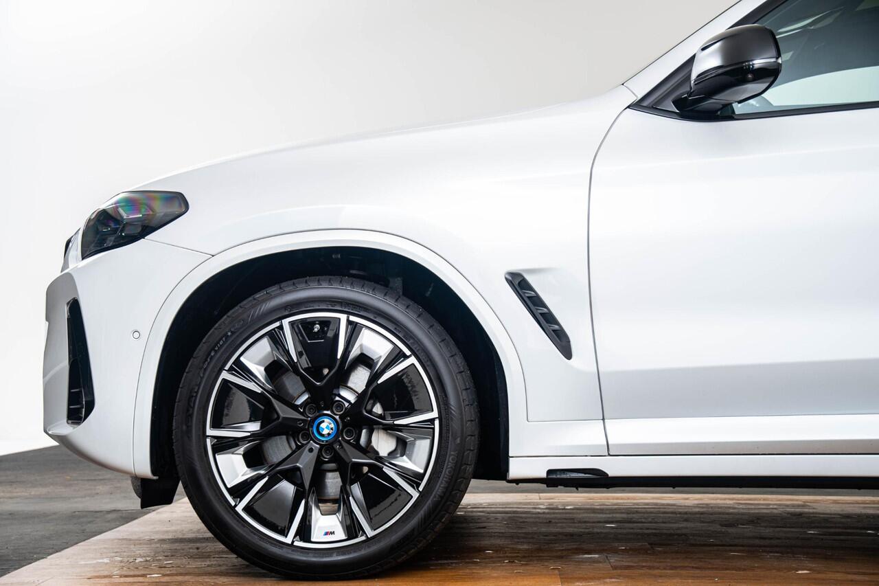 BMW X3 iX3 High Executive 80 kWh Head up - Comfort Access - Parking Assistant Plus - Driving Assistant Professional - Getinte/Geluiddempende Ruiten - Harman Kardon - Elektrisch verwarmde voorstoelen - Sportstoelen -