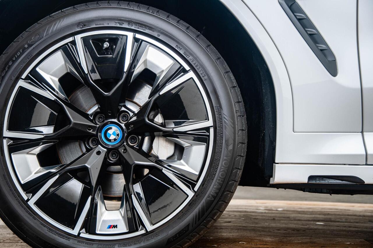 BMW X3 iX3 High Executive 80 kWh Head up - Comfort Access - Parking Assistant Plus - Driving Assistant Professional - Getinte/Geluiddempende Ruiten - Harman Kardon - Elektrisch verwarmde voorstoelen - Sportstoelen -