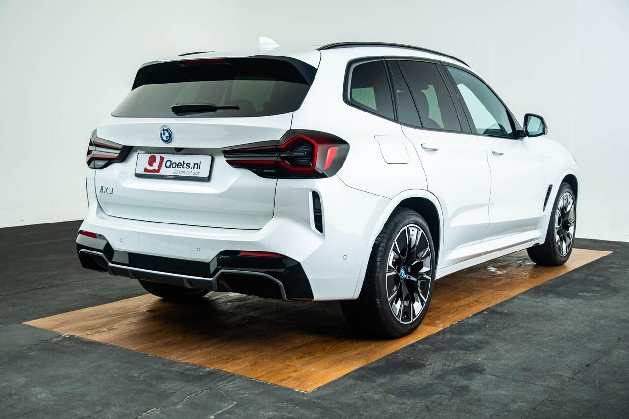 BMW X3 iX3 High Executive 80 kWh Head up - Comfort Access - Parking Assistant Plus - Driving Assistant Professional - Getinte/Geluiddempende Ruiten - Harman Kardon - Elektrisch verwarmde voorstoelen - Sportstoelen -