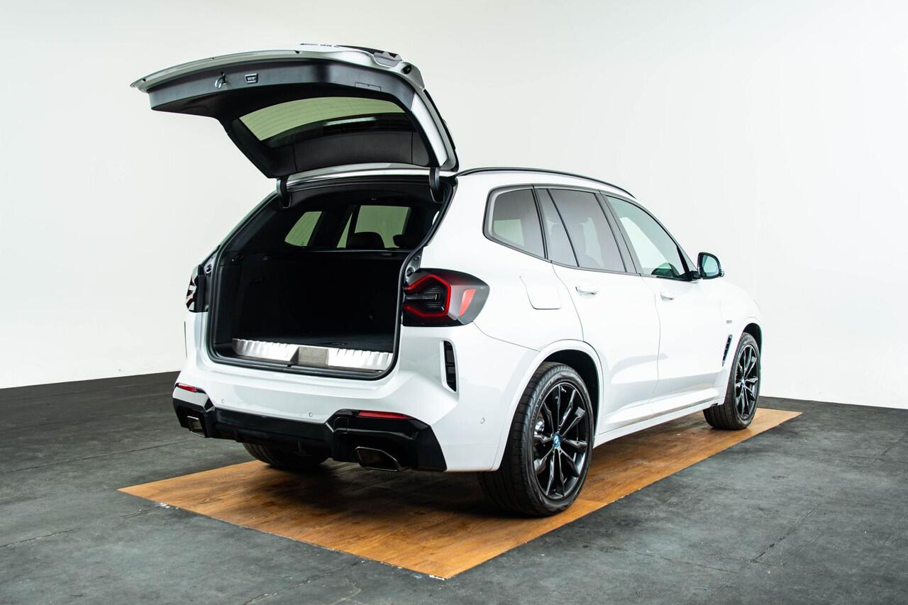 BMW X3 xDrive30e High Executive M Sport - Panoramadak - Comfort Access - Parking Assistant Plus - Active Cruise Control - Hifi - Ambient Air pakket - Getinte ruiten - Stuurwielrand verwarmd - Elektrisch verwarmde voorstoelen -