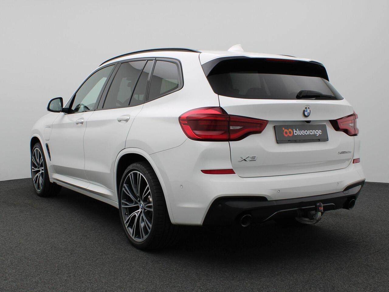 BMW X3 xDrive30e High Executive 292PK AUT8 M-Sport, Pano-Schuifdak, Cruise Controle, Head-Up Display, M-Sportremmen, 360gr. Camera, Memorystoel, Stoel-Stuurverwarming, Trekhaak, 21" LM Velgen
