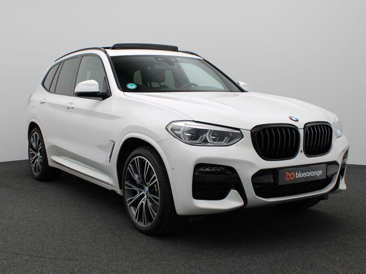 BMW X3 xDrive30e High Executive 292PK AUT8 M-Sport, Pano-Schuifdak, Cruise Controle, Head-Up Display, M-Sportremmen, 360gr. Camera, Memorystoel, Stoel-Stuurverwarming, Trekhaak, 21" LM Velgen