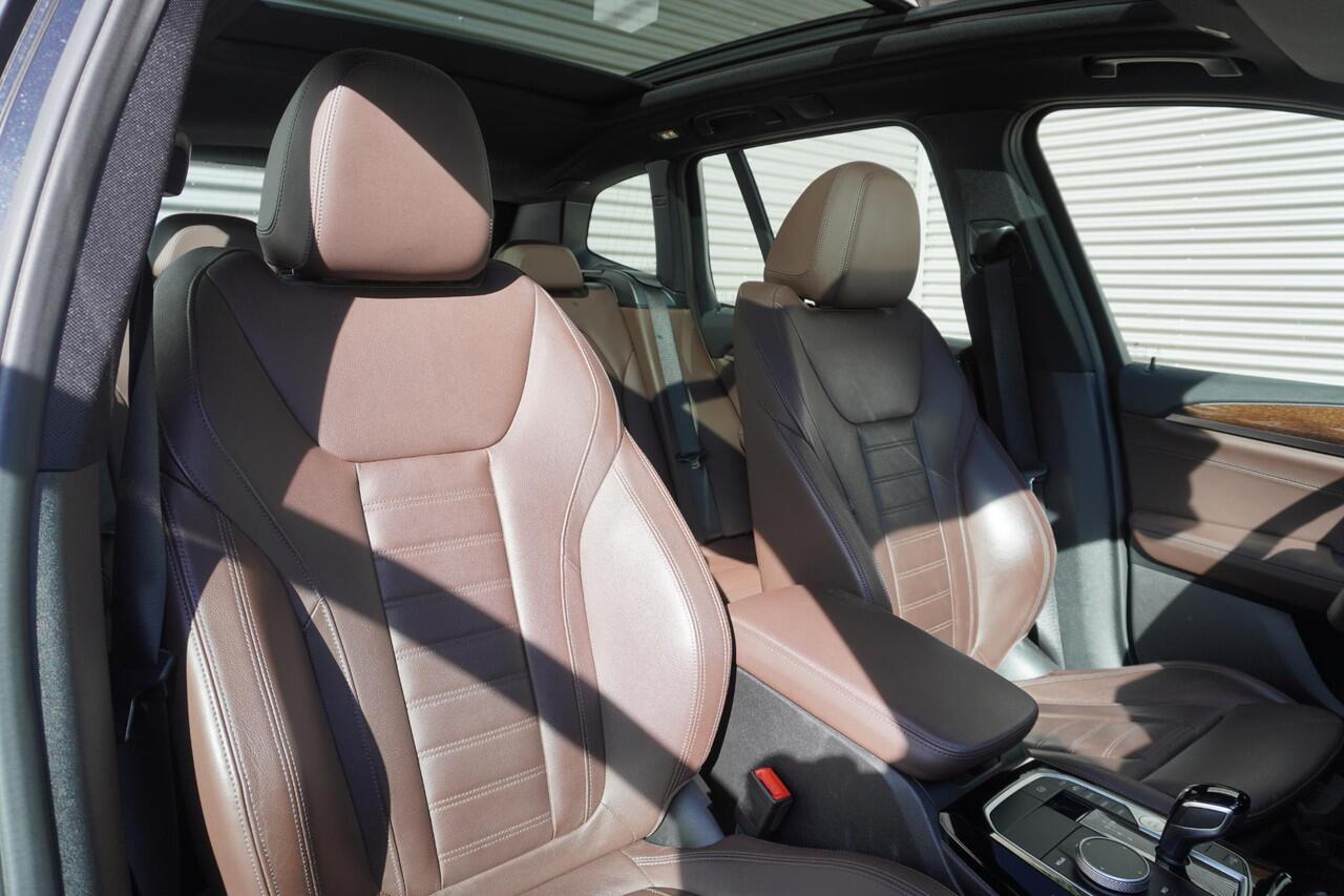 BMW X3 xDrive30e High Executive | Glazen panoramadak | BMW Head-Up Display | Elektrisch verwarmde voorstoelen | Geluidswerende ramen | Achteruitrijcamera