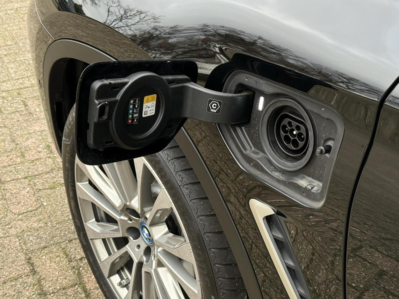 BMW X3 xDrive30e LCI | SPORTSTOELEN | LEDER | PANORAMADAK | CAMERA | BMW LIVE COCKPIT | 20 INCH LM VELGEN |