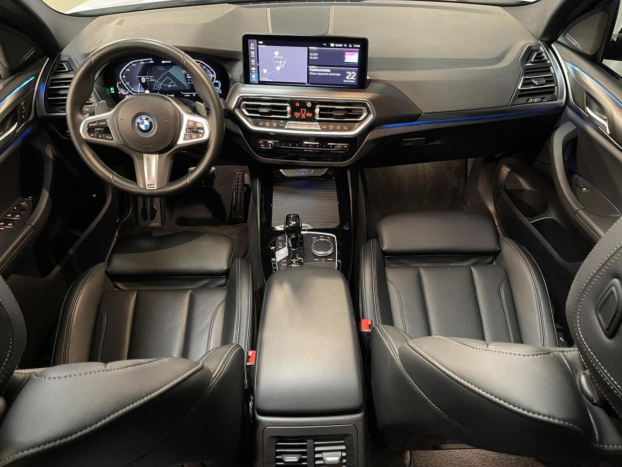 BMW X3 xDrive30e High Executive M Sport 19"/Leder/Panoramadak/Harman Kardon/Dodehoek/Sport Steering/Stoelverwarming/Sfeerverlichting/Camera/Apple Carplay & Android Auto