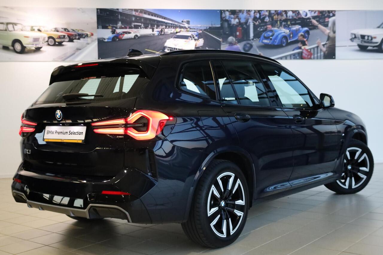 BMW X3 iX3 | M Sport | Panoramadak | Achteruitrijcamera | Adaptieve led
