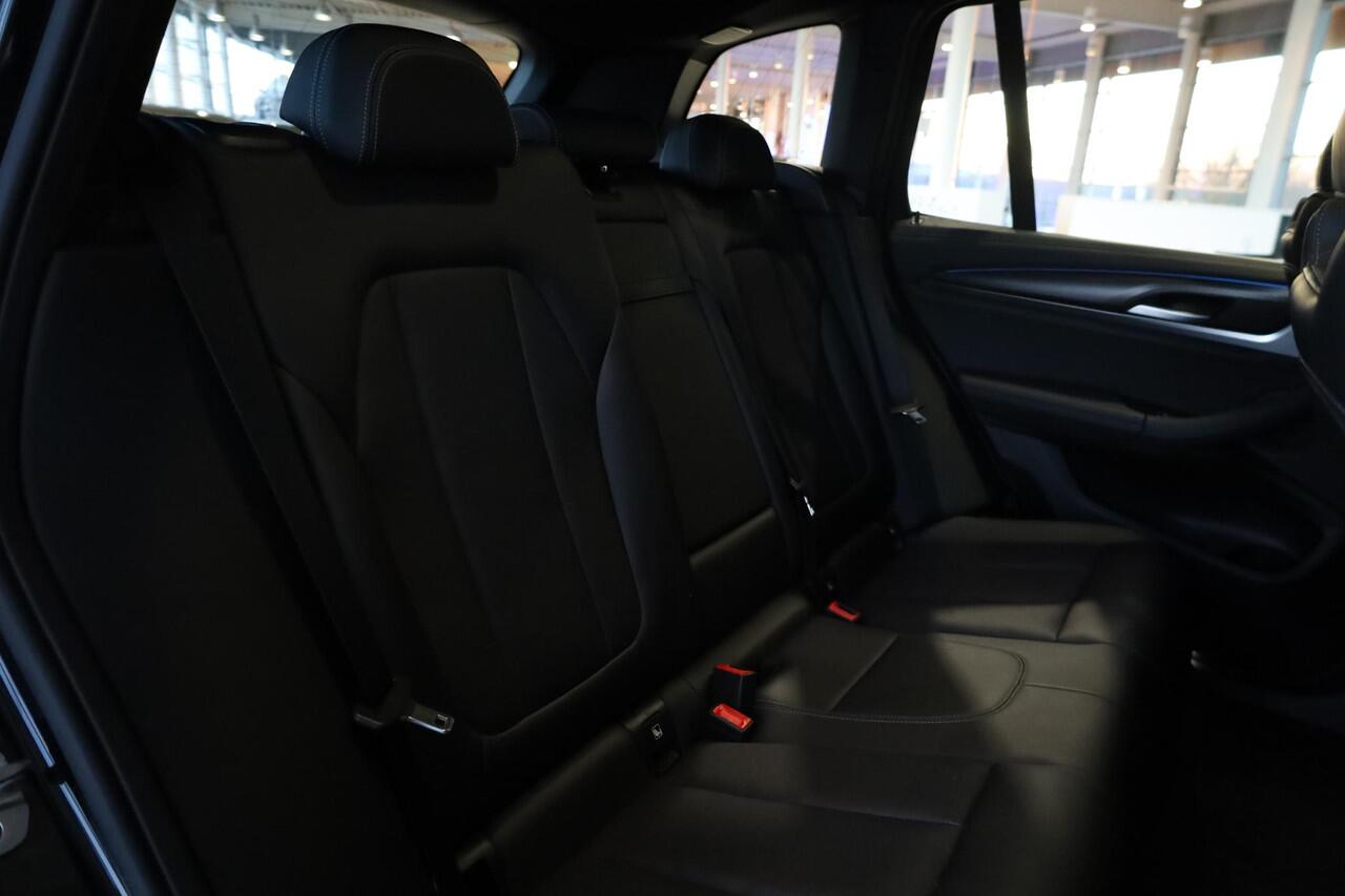 BMW X3 iX3 | M Sport | Panoramadak | Achteruitrijcamera | Adaptieve led