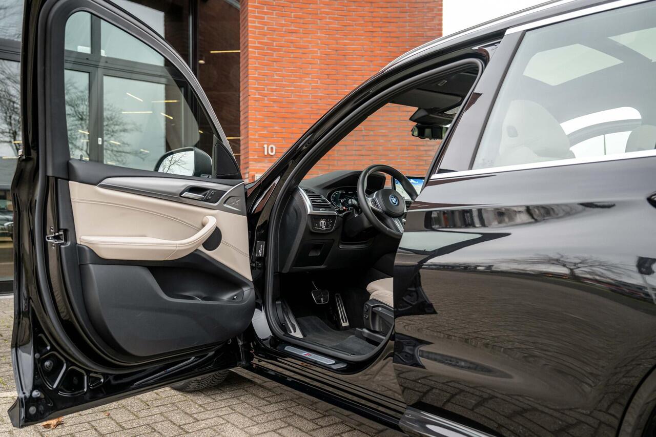 BMW X3 xDrive30e M-Sport ACC Panorama HuD Trekhaak Leder