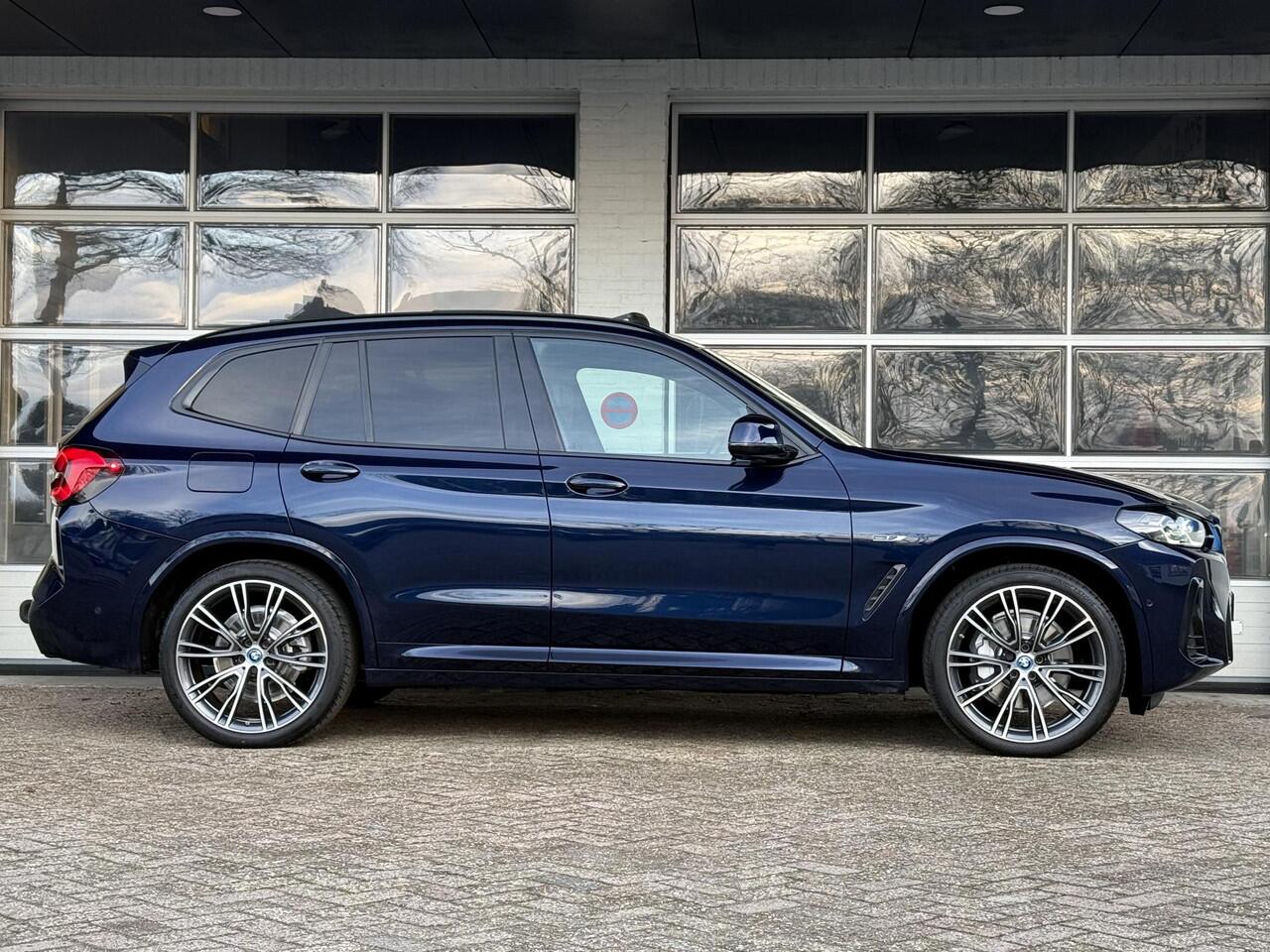 BMW X3 xDrive30e M SPORT | PANORAMA | TREKHAAK | HEAD UP | 21" LM VELGEN | SIDE ASSIST |