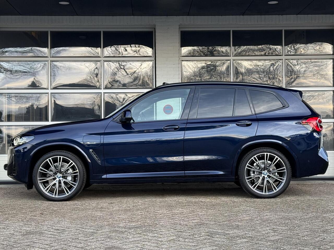 BMW X3 xDrive30e M SPORT | PANORAMA | TREKHAAK | HEAD UP | 21" LM VELGEN | SIDE ASSIST |