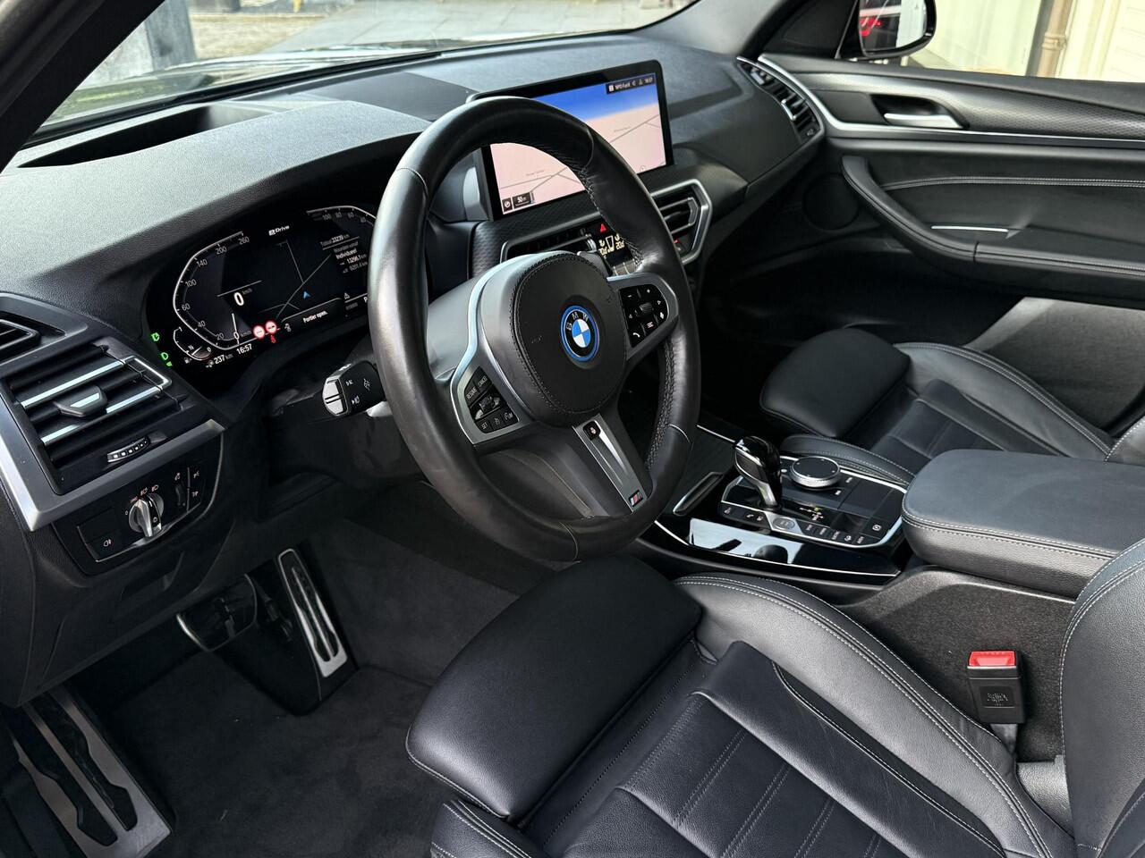 BMW X3 xDrive30e M SPORT | PANORAMA | TREKHAAK | HEAD UP | 21" LM VELGEN | SIDE ASSIST |