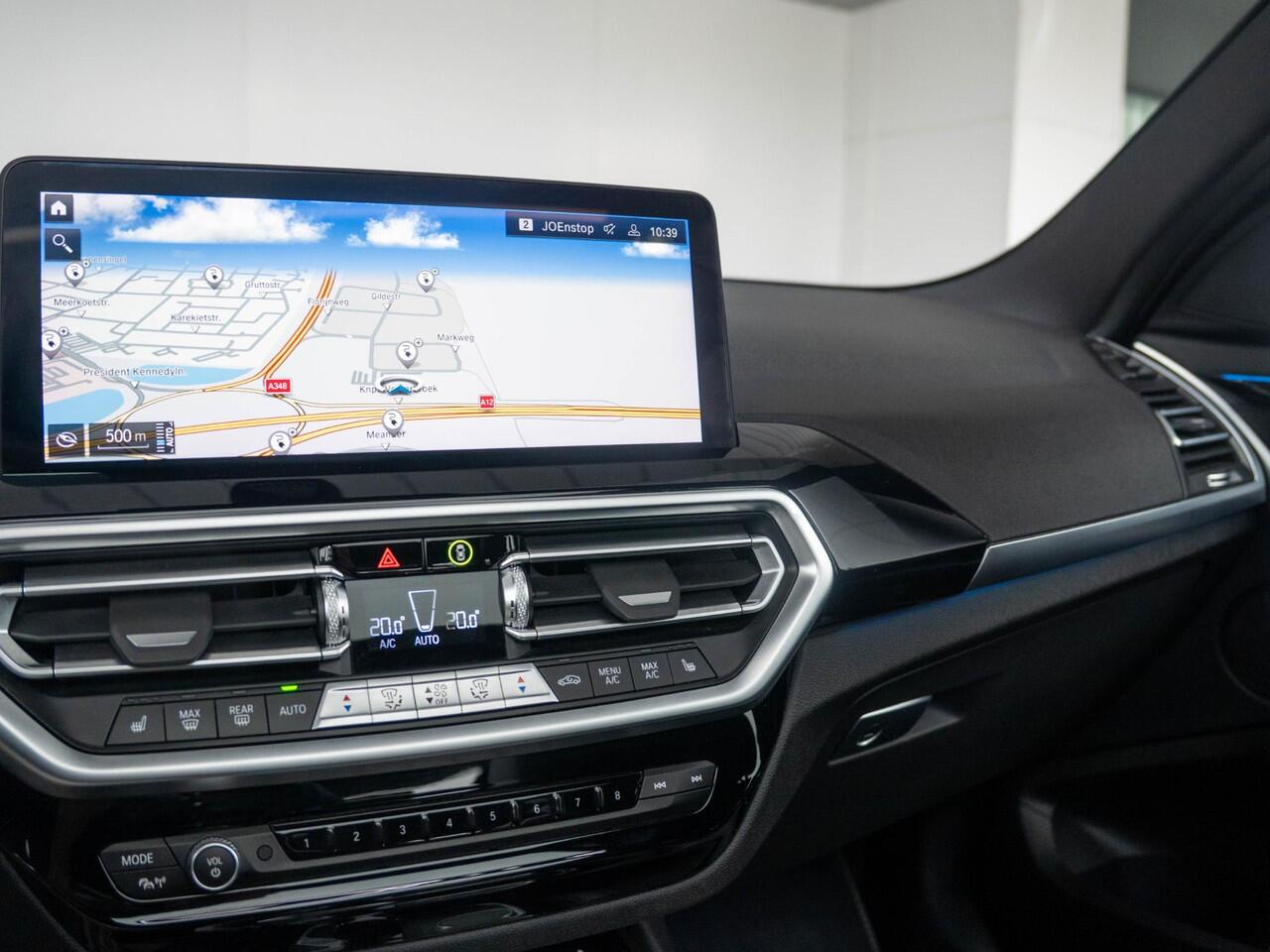 BMW X3 xDrive30e | M Sportpakket | Stuurwielrand verwarmd | Head-Up Display | Comfort Access | Achteruitrijcamera | Panoramadak | Stoelverwarming | Trekhaak