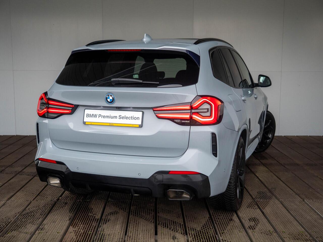 BMW X3 xDrive30e | M Sportpakket | Stuurwielrand verwarmd | Head-Up Display | Comfort Access | Achteruitrijcamera | Panoramadak | Stoelverwarming | Trekhaak
